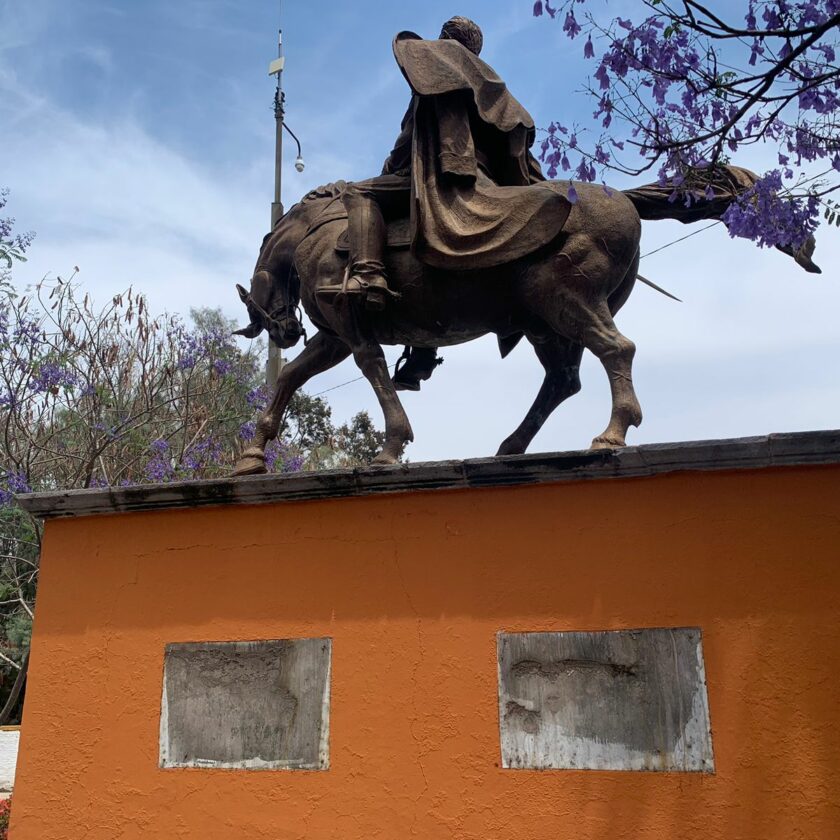 Se Roban 2 Placas Del Monumento Del General Mariano Escobedo