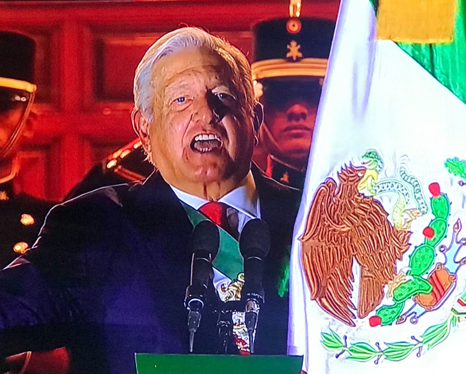 Viva El Amor Al Prójimo Grito De Independencia De Amlo En El Zócalo Vacío Reqronexion 4533